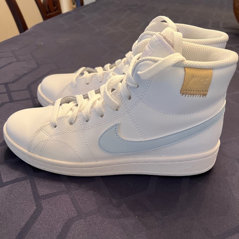 Nike women’s Court Royal 2 Mid sneaker sz 7